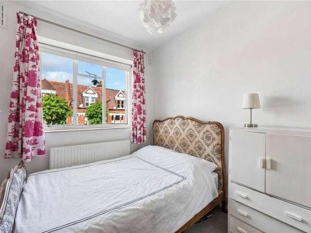 Flat for sale in Stoke Newington, Greater London