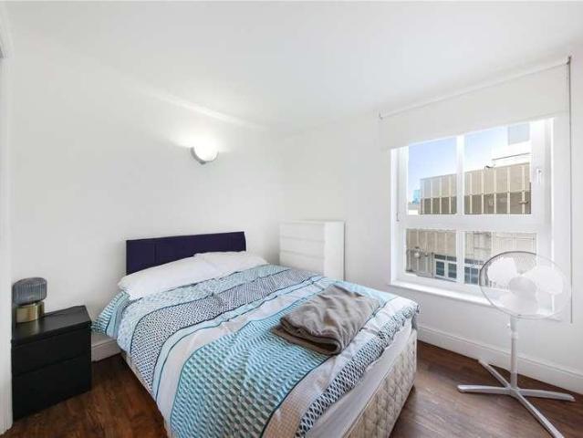 Flat for sale in St. George in the East, Whitechapel