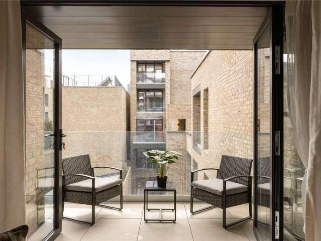 Flat for sale in London Borough of Hammersmith and Fulham, Greater London