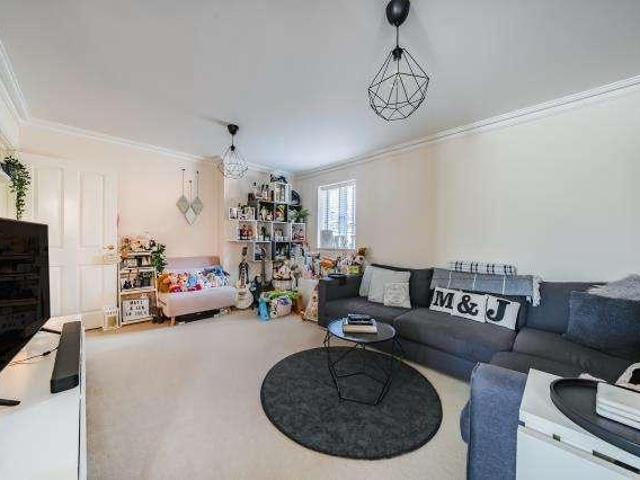Flat for sale in Upper Woolhampton, West Berkshire
