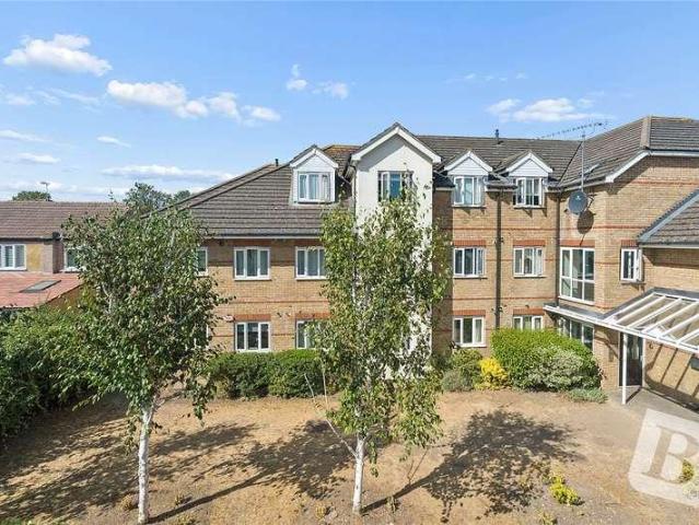 Flat for sale in Rush Green, Greater London