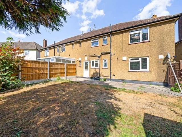Flat for sale in Bromley Common, Greater London
