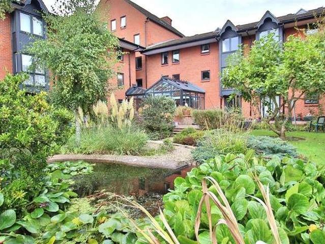 Flat for sale in Tewkesbury, Pamington