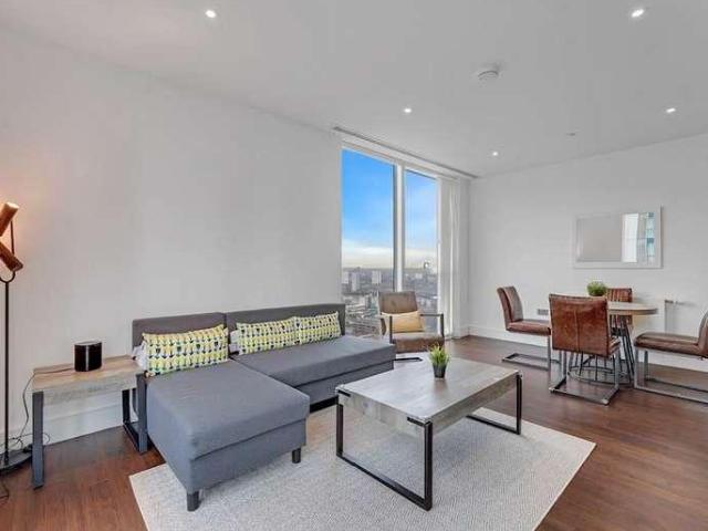 Flat for sale in Isle Of Dogs, Greater London