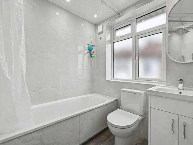 Flat for sale in Dollis Hill, Greater London