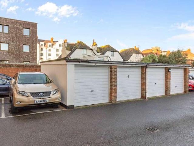 Flat for sale in West Worthing, Worthing