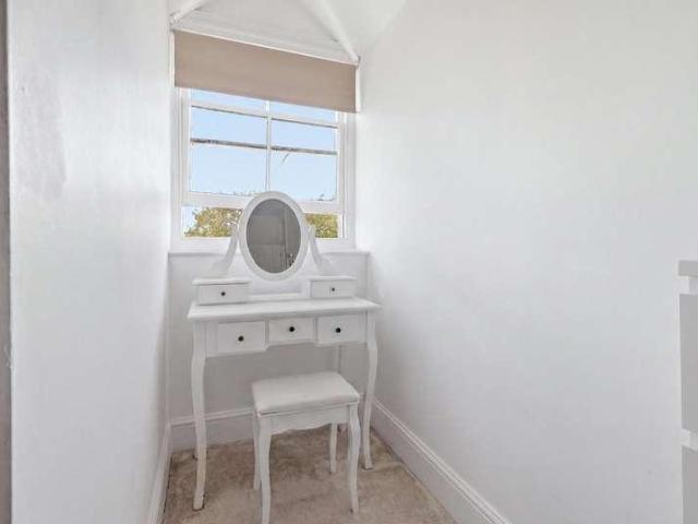 Flat for sale in Wanstead, Greater London