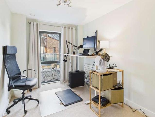 Flat for sale in Wapping Wharf, Feckenham