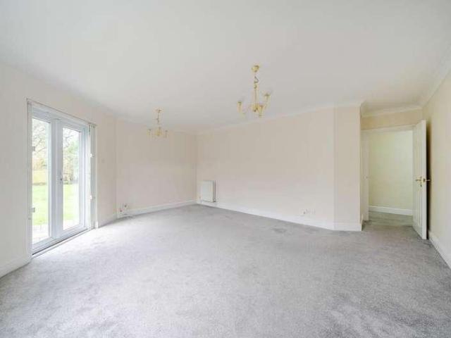 Flat for sale in Little Stanmore, Greater London