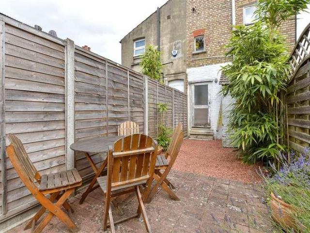 Flat for sale in The Wrythe, Greater London