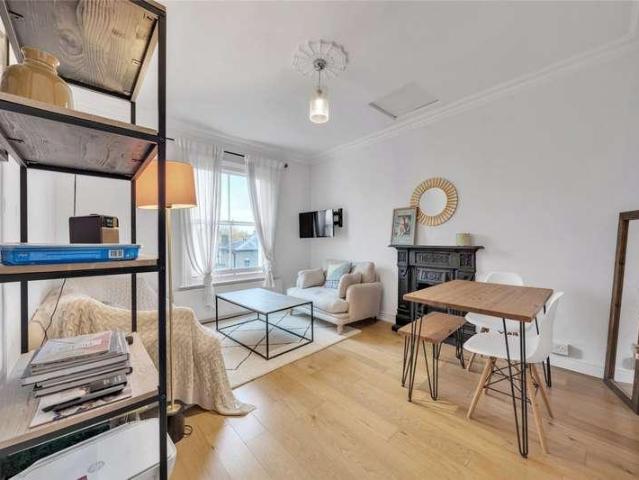 Flat for sale in Maida Vale, Greater London