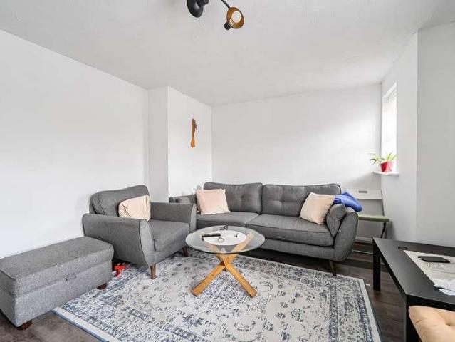Flat for sale in Reading