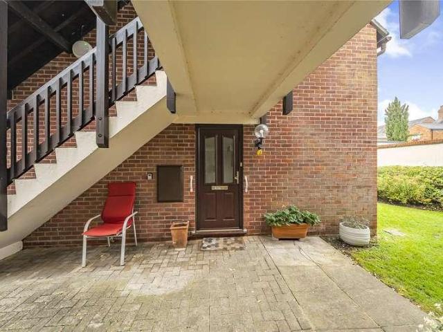 Flat for sale in Thame, South Oxfordshire