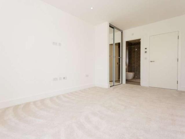 Flat for sale in Rotherhithe, Greater London