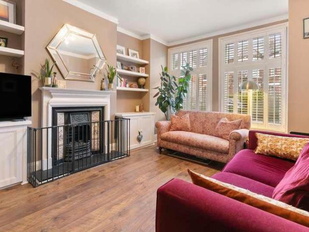 Flat for sale in Streatham Hill, Greater London