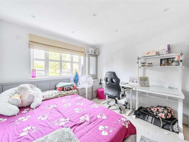 Flat for sale in Reading