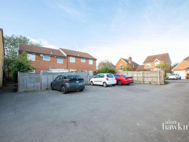 Flat for sale in Woodshaw, Royal Wootton Bassett