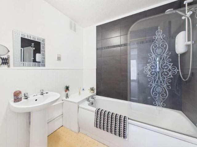Flat for sale in West Worthing, Worthing
