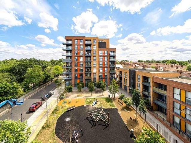 Flat for sale in London Borough of Ealing, Hanwell