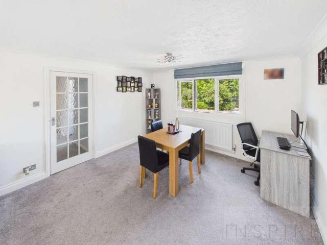 Flat for sale in Glynde, West Sussex