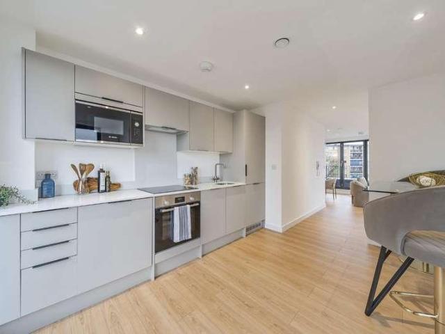 Flat for sale in London Borough of Lewisham, New Cross