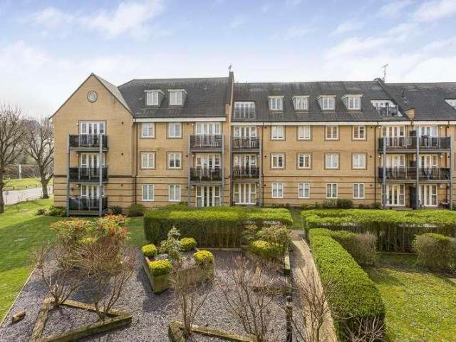 Flat for sale in Hertford, Colliers End