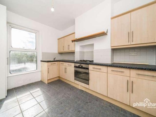 Flat for sale in Greenhill, Greater London