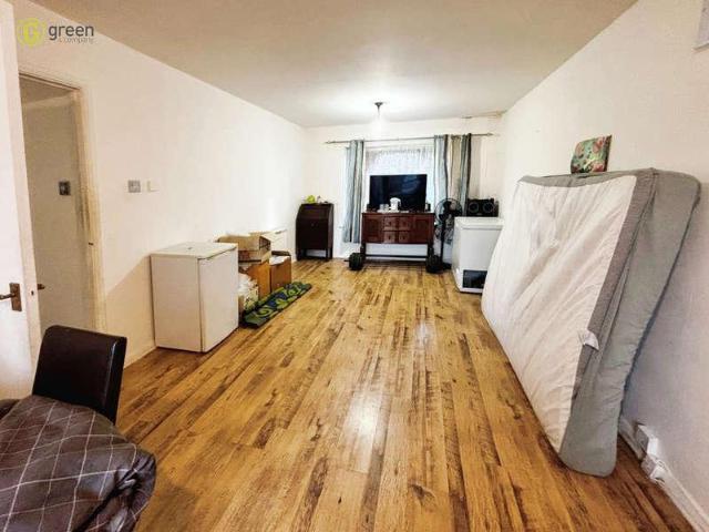 Flat for sale in Hamstead, West Midlands