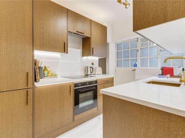 Flat for sale in Chelsea, Greater London