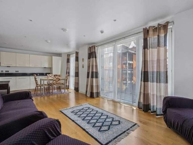 Flat for sale in Slough