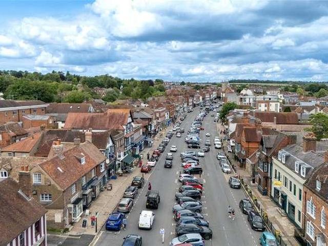 Flat for sale in Marlborough, Easton Royal