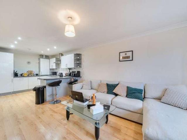 Flat for sale in Kenton, Greater London