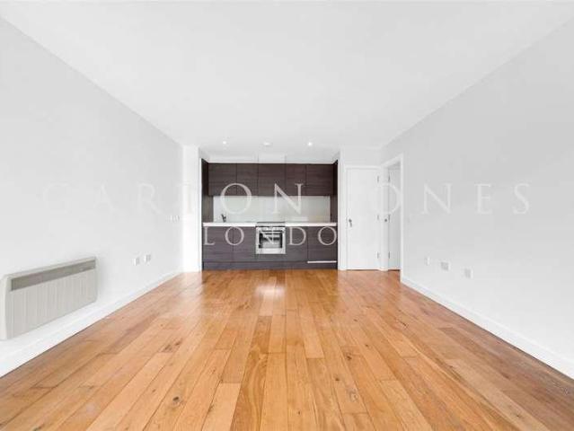 Flat for sale in Elephant and Castle, Greater London