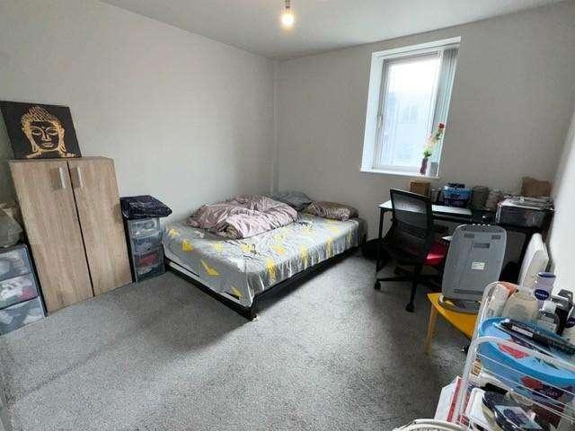 Flat for sale in Slough