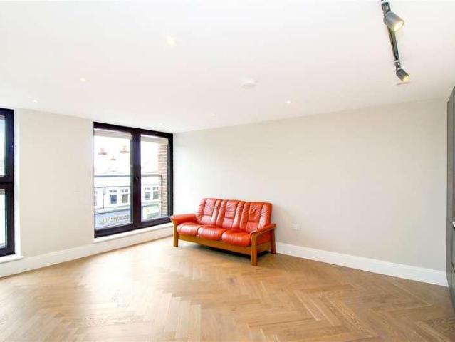 Flat for sale in Alton Barnes, Essex