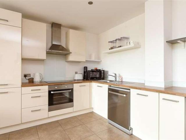 Flat for sale in Red Hill, Surrey