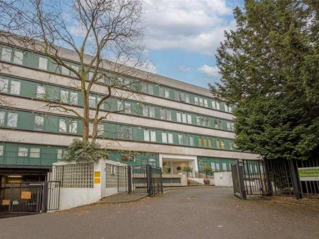 Flat for sale in London Borough of Ealing, Park Royal