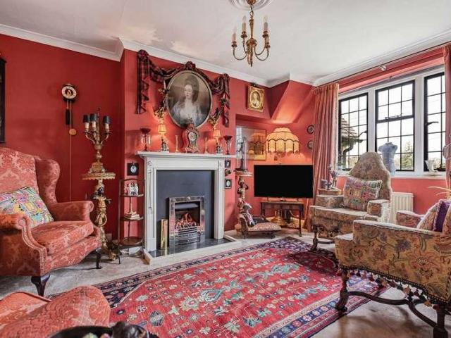 Flat for sale in Stratton, Cotswold