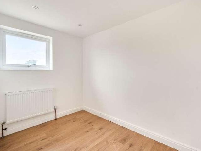 Flat for sale in Walton-on-Thames, Surrey
