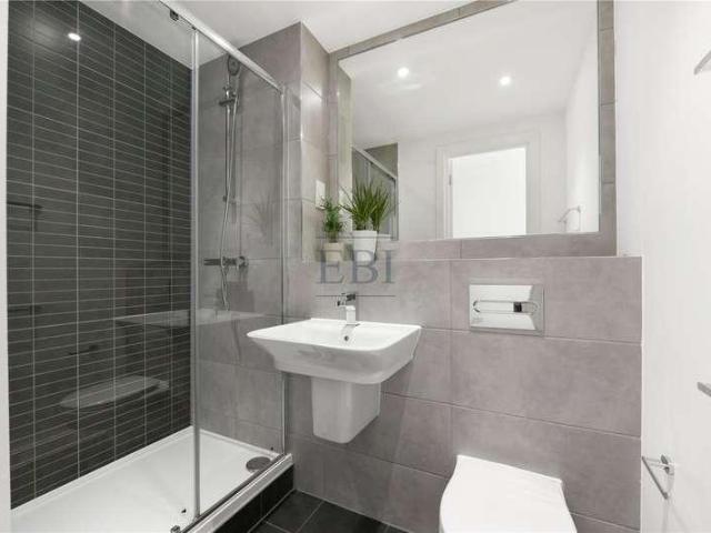 Flat for sale in Cubitt Town, Greater London