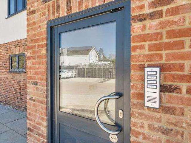 Flat for sale in Cranbourne, Winkfield