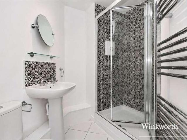 Flat for sale in Elstree and Borehamwood, Borehamwood