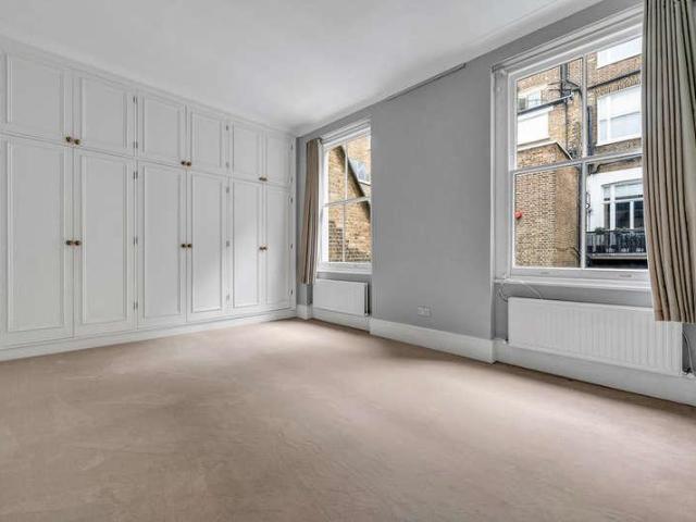 Flat for sale in South Kensington, Greater London