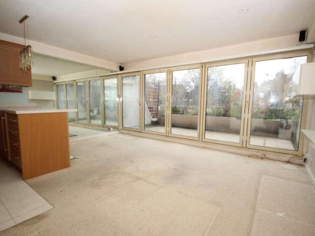 Flat for sale in Paddington, Greater London