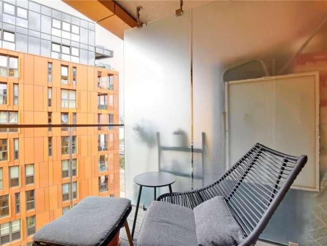 Flat for sale in East Greenwich, Greater London