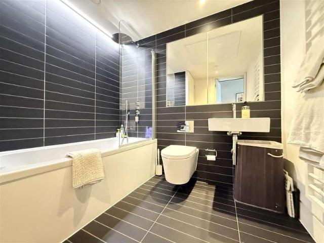 Flat for sale in Piccadilly, Manchester
