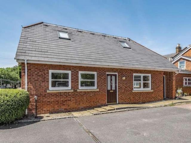 Flat for sale in West Molesey, Surrey