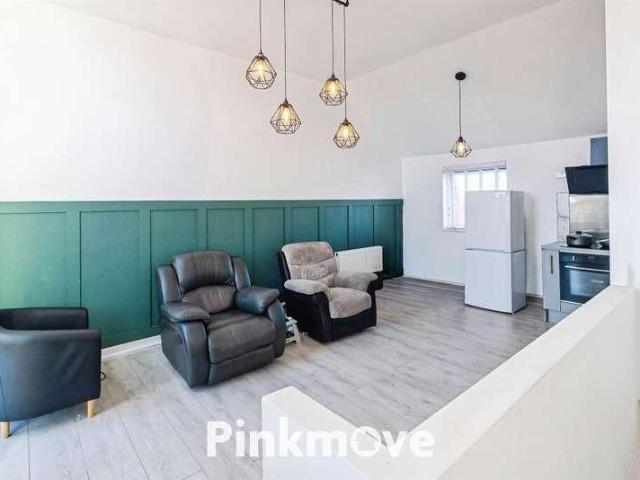 Flat for sale in Pillgwenlly, Wales