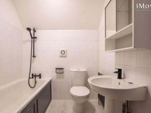 Flat for sale in London Borough of Croydon, Greater London