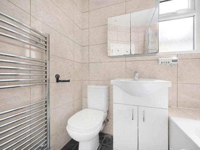 Flat for sale in Harringay, Greater London